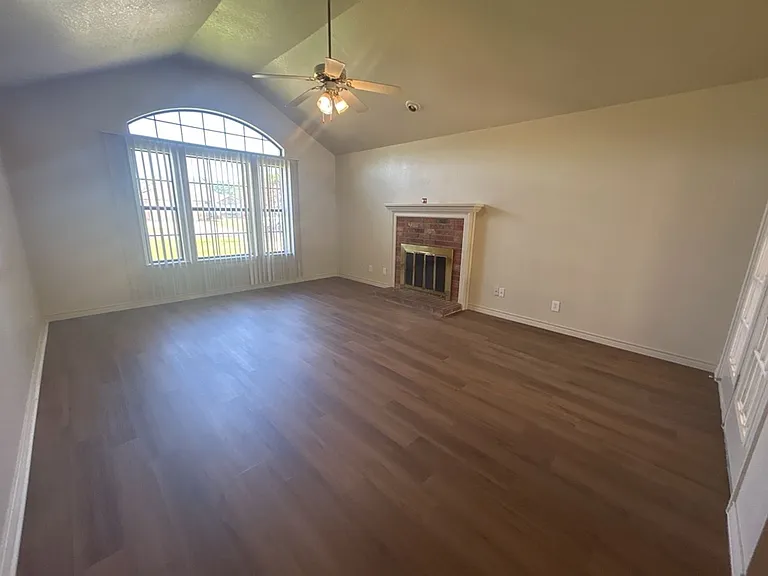 1001 Clairidge Ave — Photo 3