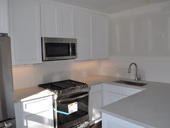 Another view of the kitchen.