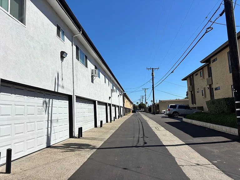 1205-1211 S Loara St — Photo 10