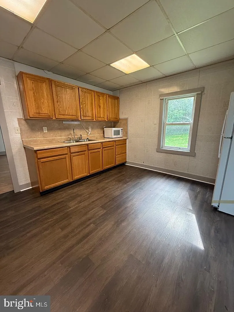 3 bed, 1.0 bath, 1500 sqft, $1,425 — Photo 3
