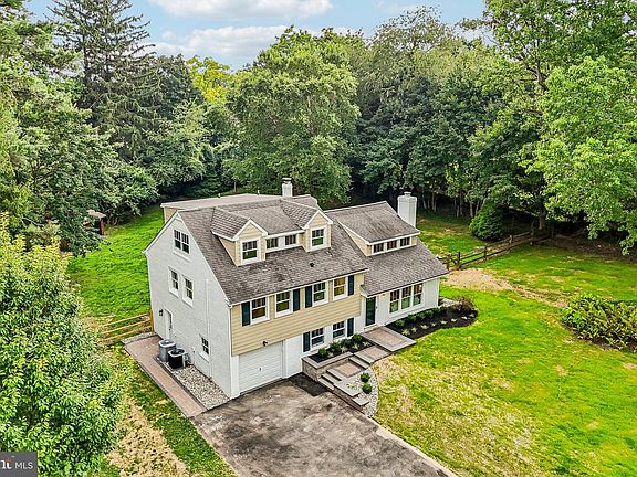 3rd image of 437 Maynard Dr