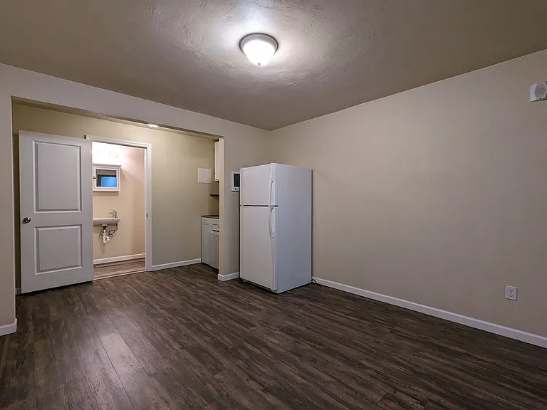 307 Main St #4 — Photo 4