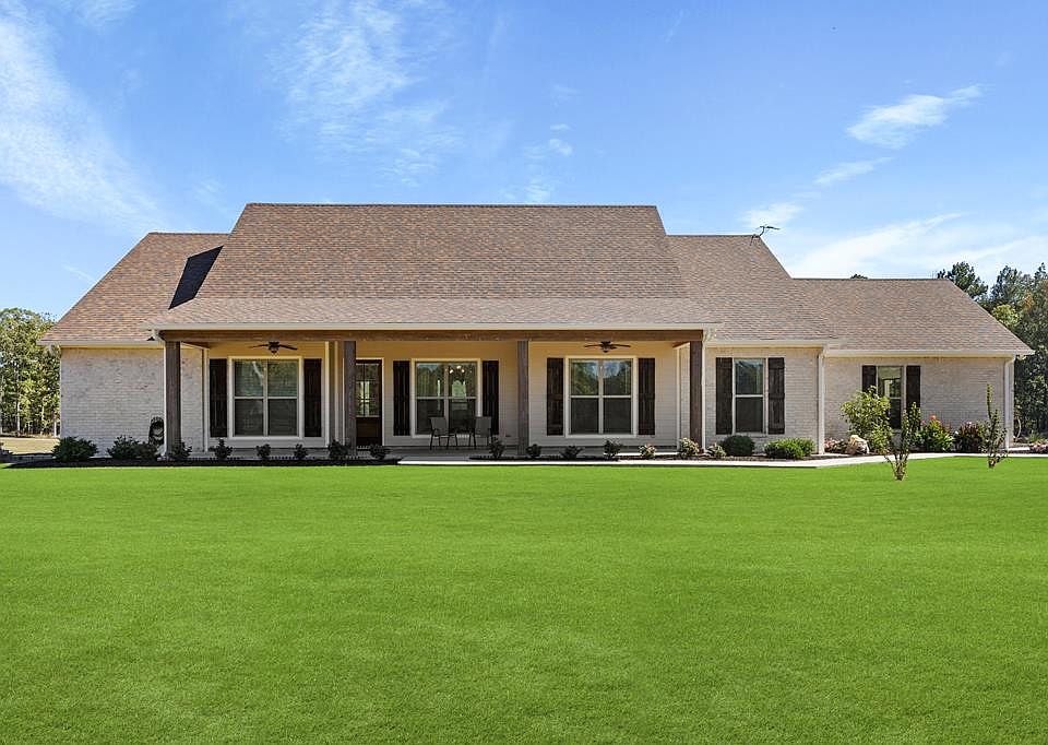 1st image of 3026 Mulberry Ln NE