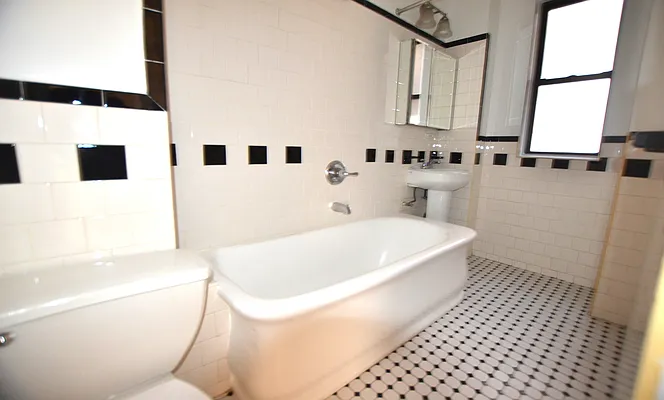 Rented by Manhattan Realty Group | media 12