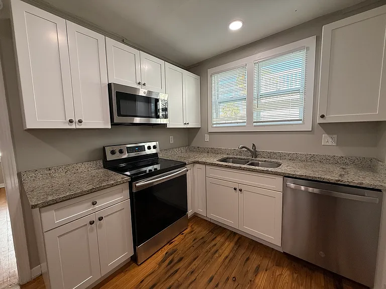 123 Margaret St — Photo 2