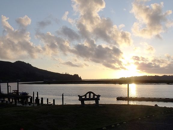 3-blk walk to Waterfront Prk