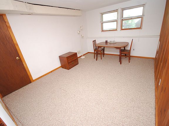 4th image of 2914 Newport Ave