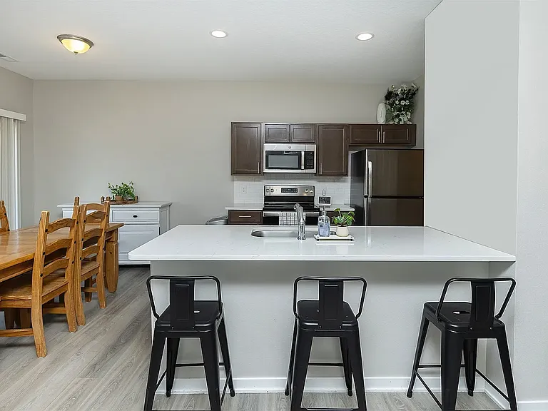 220 Amberwood Dr — Photo 6