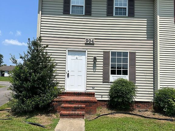 2nd image of 904 Southwood Dr APT A