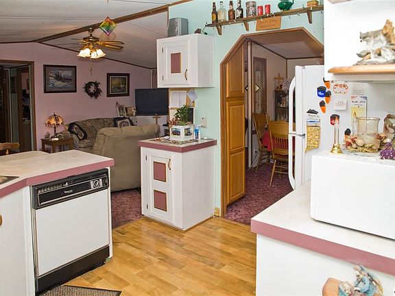 3rd image of 526 Wichert Ln