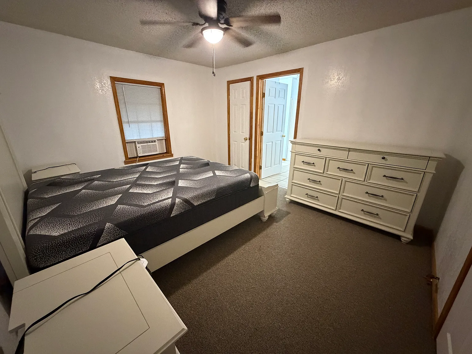1 bed, 1000 sqft, $1,250 — Photo 3