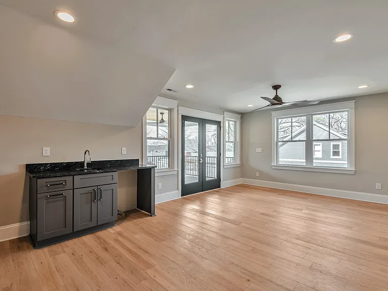 622 N 2nd St — Photo 11