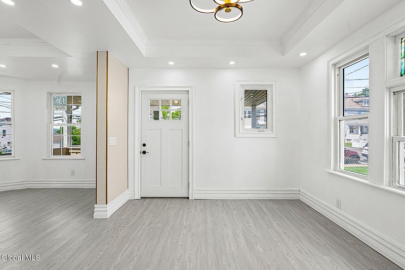 5th image of 1321 3rd Avenue