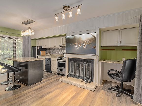 4th image of 234 Holly Hill Cir Ste 108-B