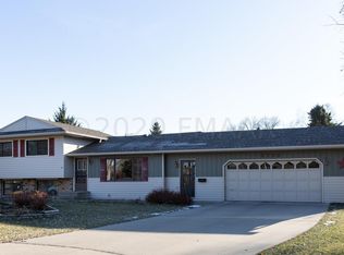 2755 Walnut Cir, Moorhead, MN 56560