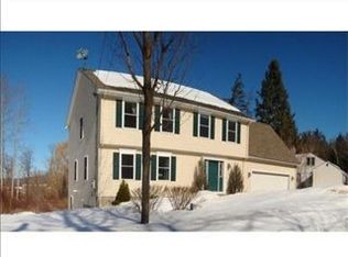 15 Valley Ln, Amherst, MA 01002