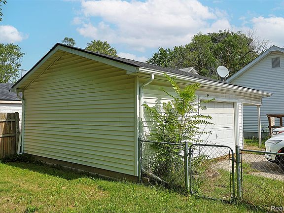 2nd image of 2301 Avon St