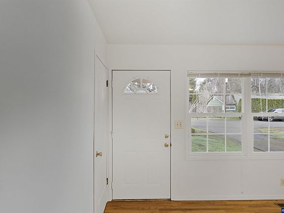 5th image of 3668 Peck Ave SE
