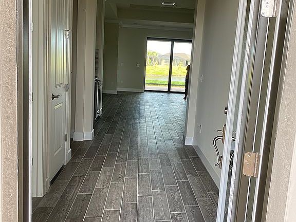 3rd image of 4813 Overton Cir