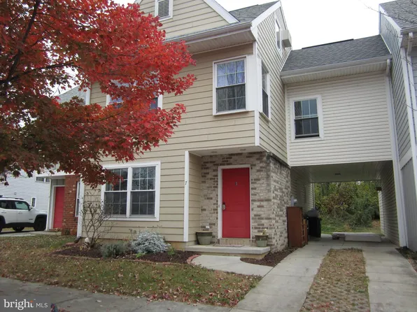 7 Parkview Dr, Carlisle, PA 17013