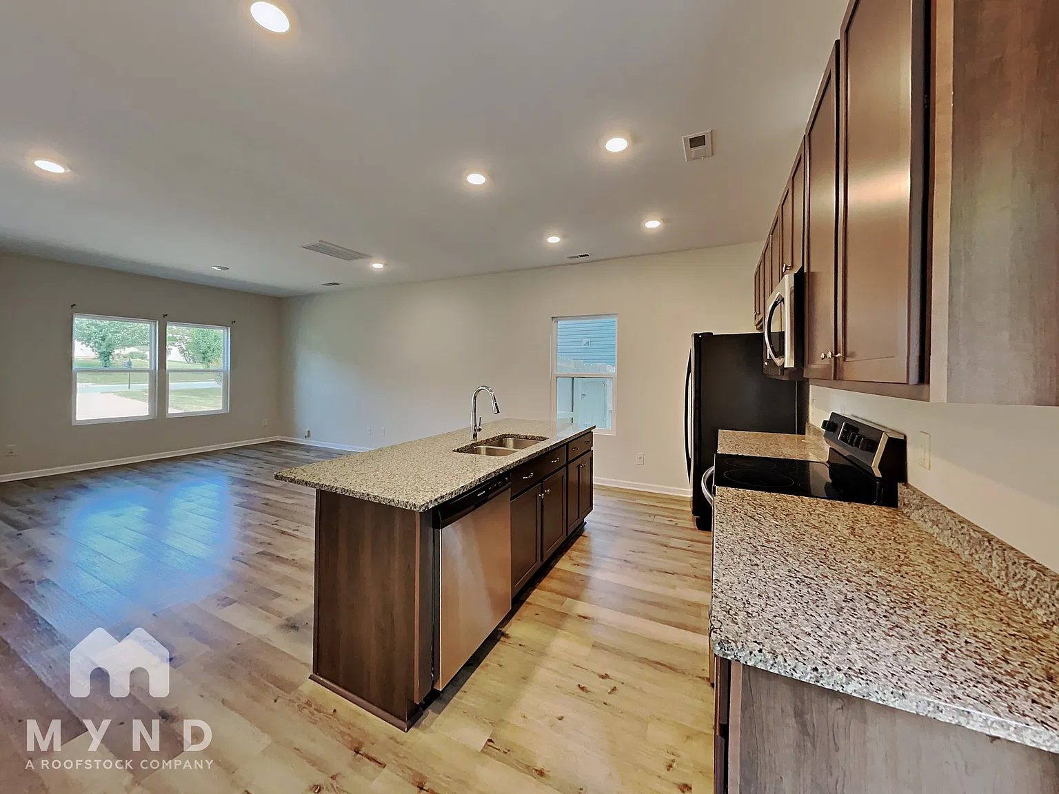 3 bed, 2.5 bath, 1346 sqft, $1,835 — Photo 2