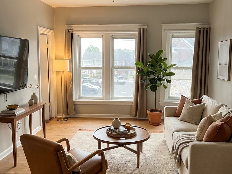 243 Niagara St #2 — Photo 2