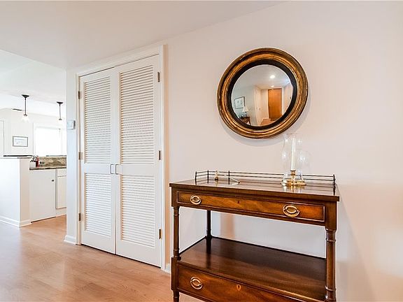 5th image of 53 Conanicus Ave APT 4E