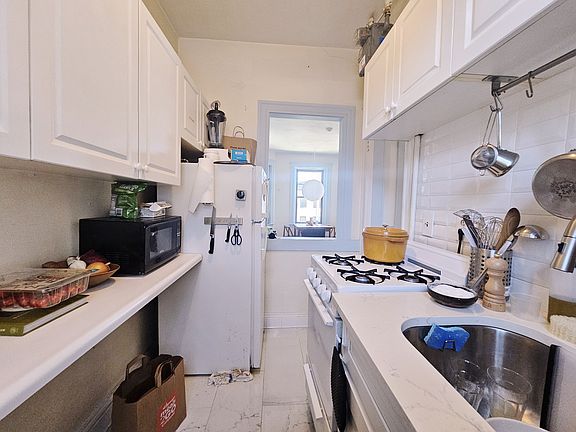 5th image of 1560 Commonwealth Ave APT 9