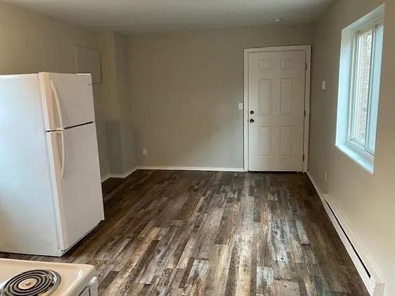 4th image of 37 Wuest St Unit 2