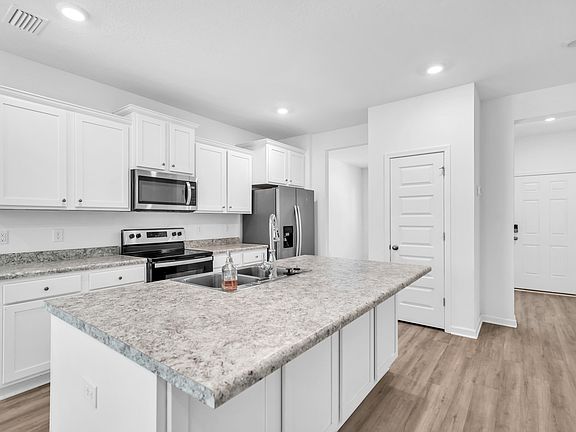 3rd image of 30 Sandywoods Ct