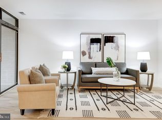 1671 Parkcrest 4c 300, Reston, VA 20190