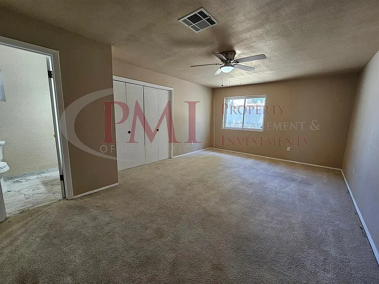 1735 S Locust St — Photo 18