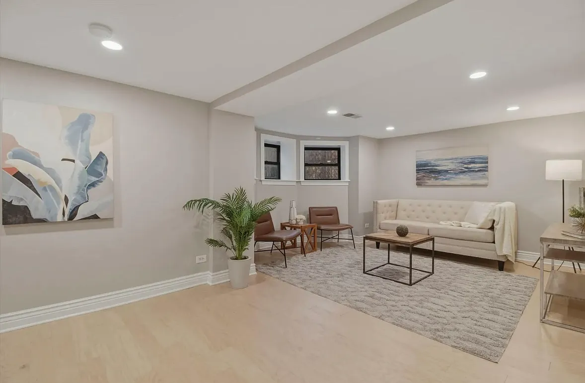 Photo 2 of 10 - 1254 W Diversey Pkwy #1 - Chicago, IL Building Photo - 1254 W Diversey Pkwy #1