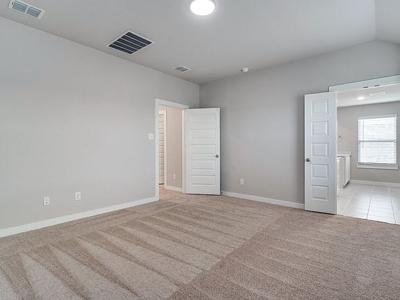 5th image of 2717 Green River Rd