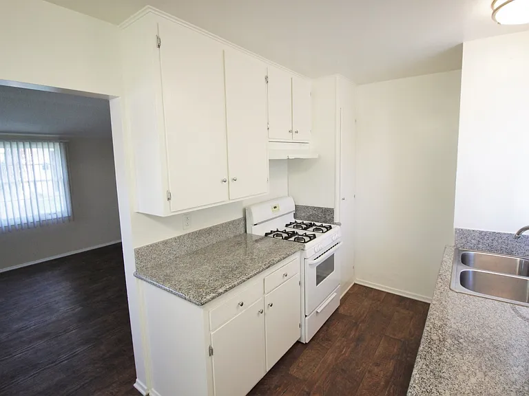 Applewood Apartments — Photo 59