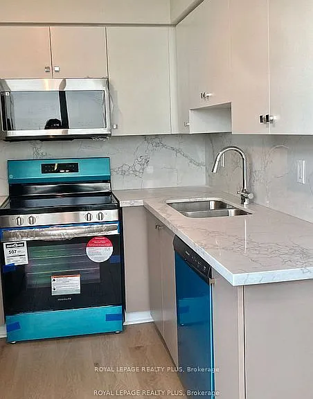 5 Emerald Ln #Penthouse 409 — Photo 10