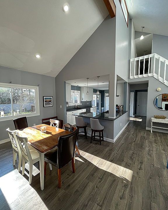 1st image of 293 Woodlake Dr