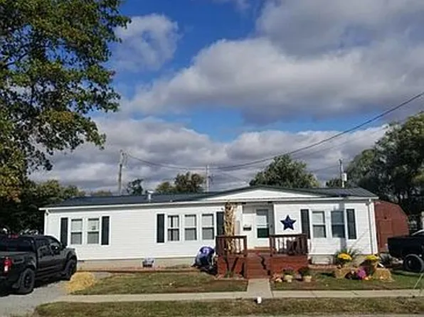 209 E Washington St, Flora, IL 62839