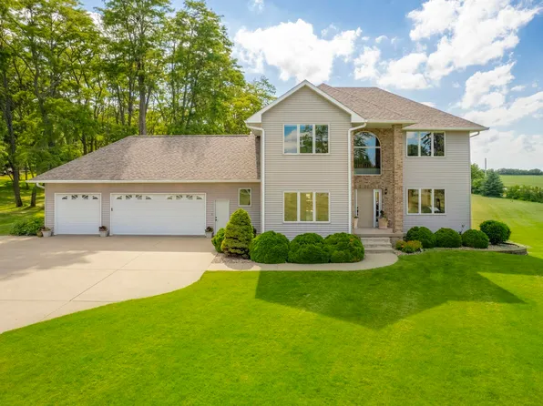 1152 Lakeview Dr, Buckingham, IA 50612