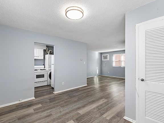 3rd image of 1030 Ann St #1