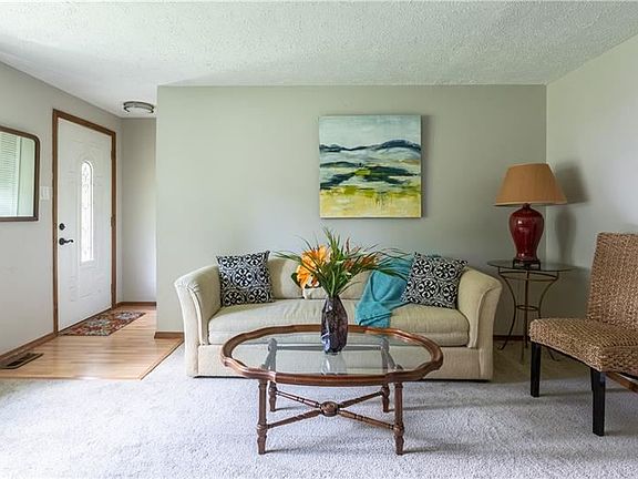5th image of 144 Cranbrooke Dr