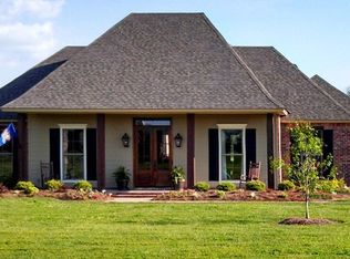 419 Riverside Ln, Natchez, LA 71456