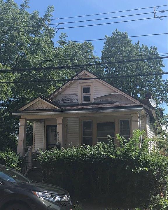 2nd image of 211 Stanton St
