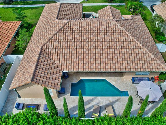 3rd image of 1435 E Lancewood Place