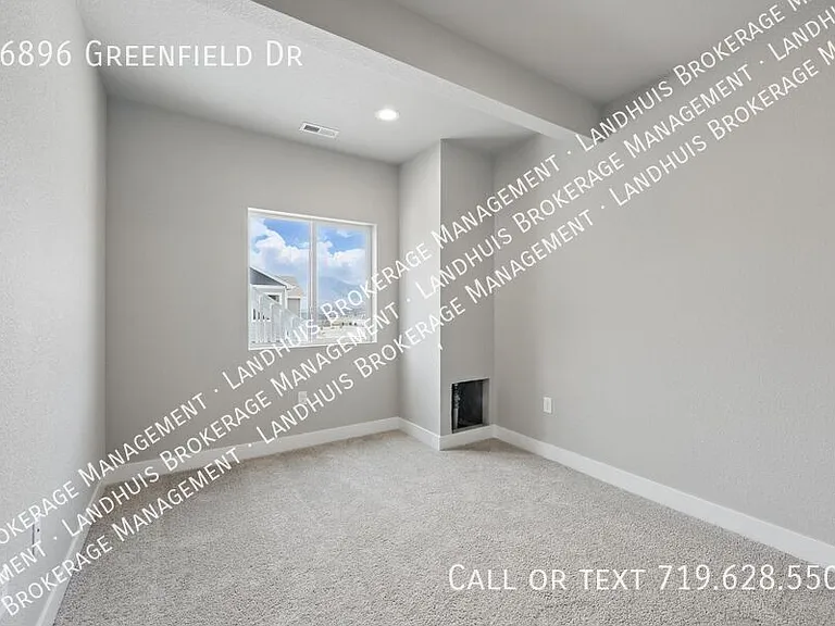 16896 Greenfield Dr — Photo 27