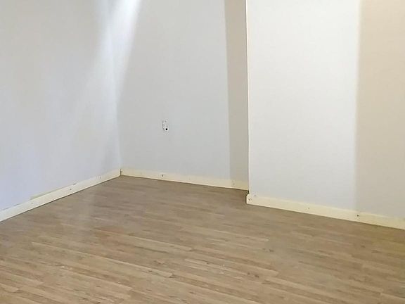 5th image of 159 Waverly St