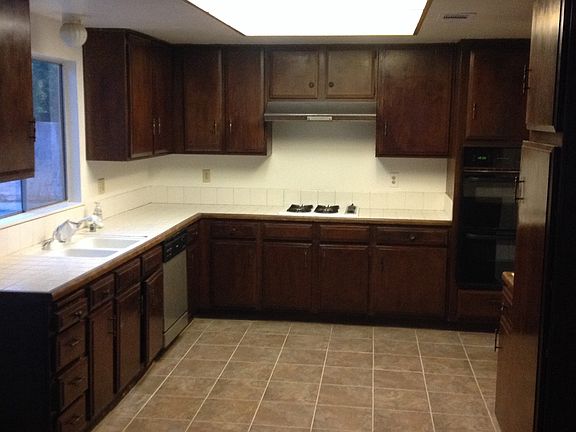 2nd image of 2889 Pepper St