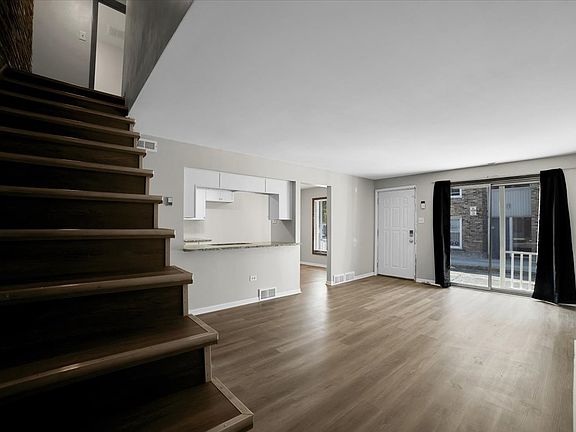 5th image of 9835 S Harlem Ave APT T