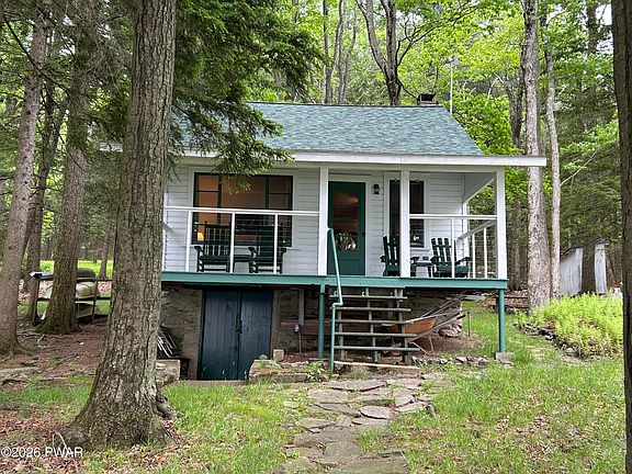 2nd image of 111 Ridgefield Point Rd