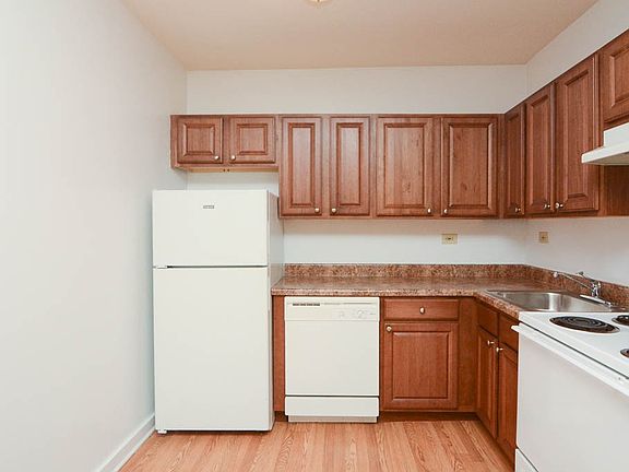 2nd image of 1850 N Humboldt Blvd #803